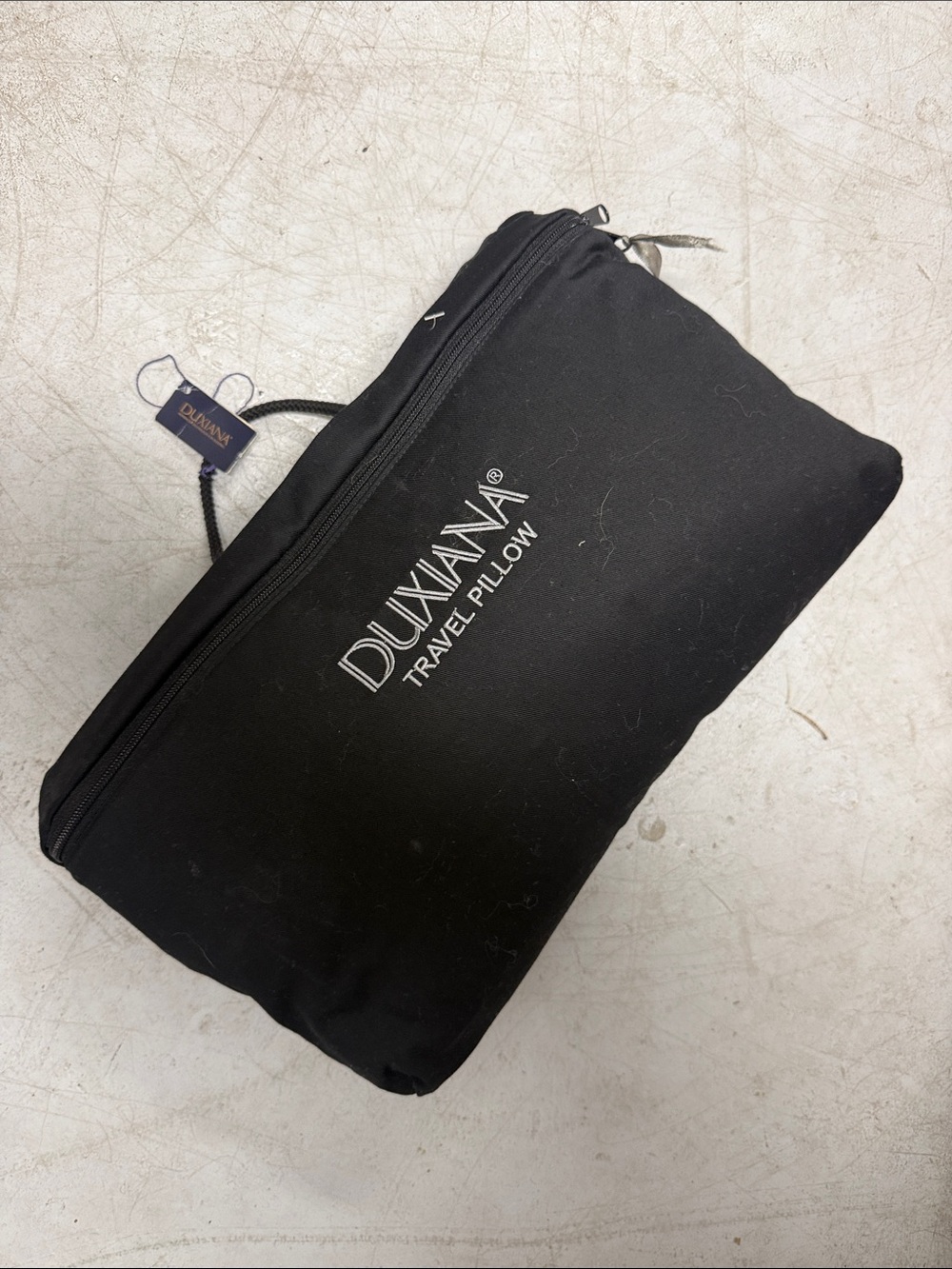 DUXIANA Black Travel Pillow and Carry Bag - LIKE NEW - Travel